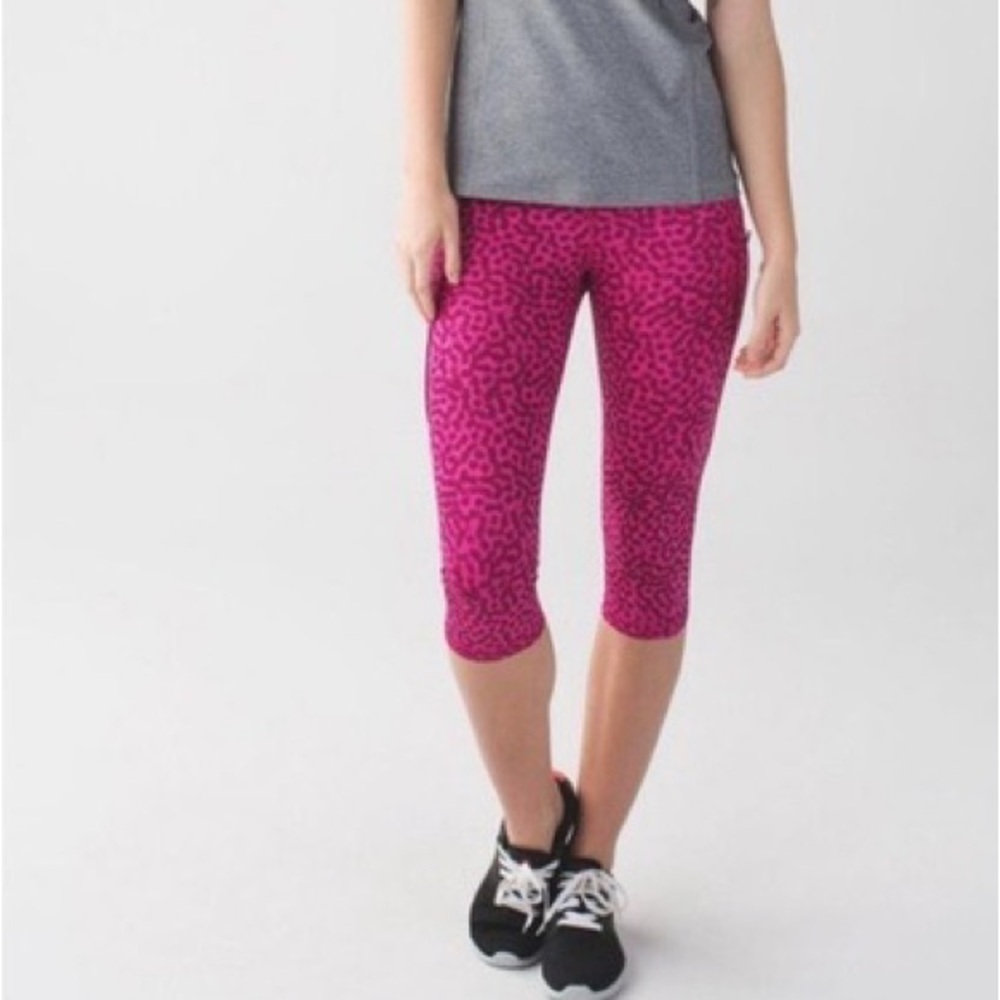 Lululemon Athleisure Workout Stretchy Sport Cropped Capris Leggings
